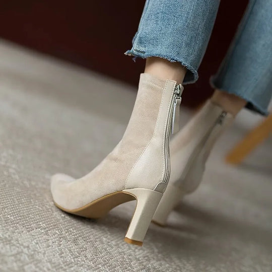 Stiletto-Stiefeletten mit Spitzem Zeh und Reißverschluss Hinten