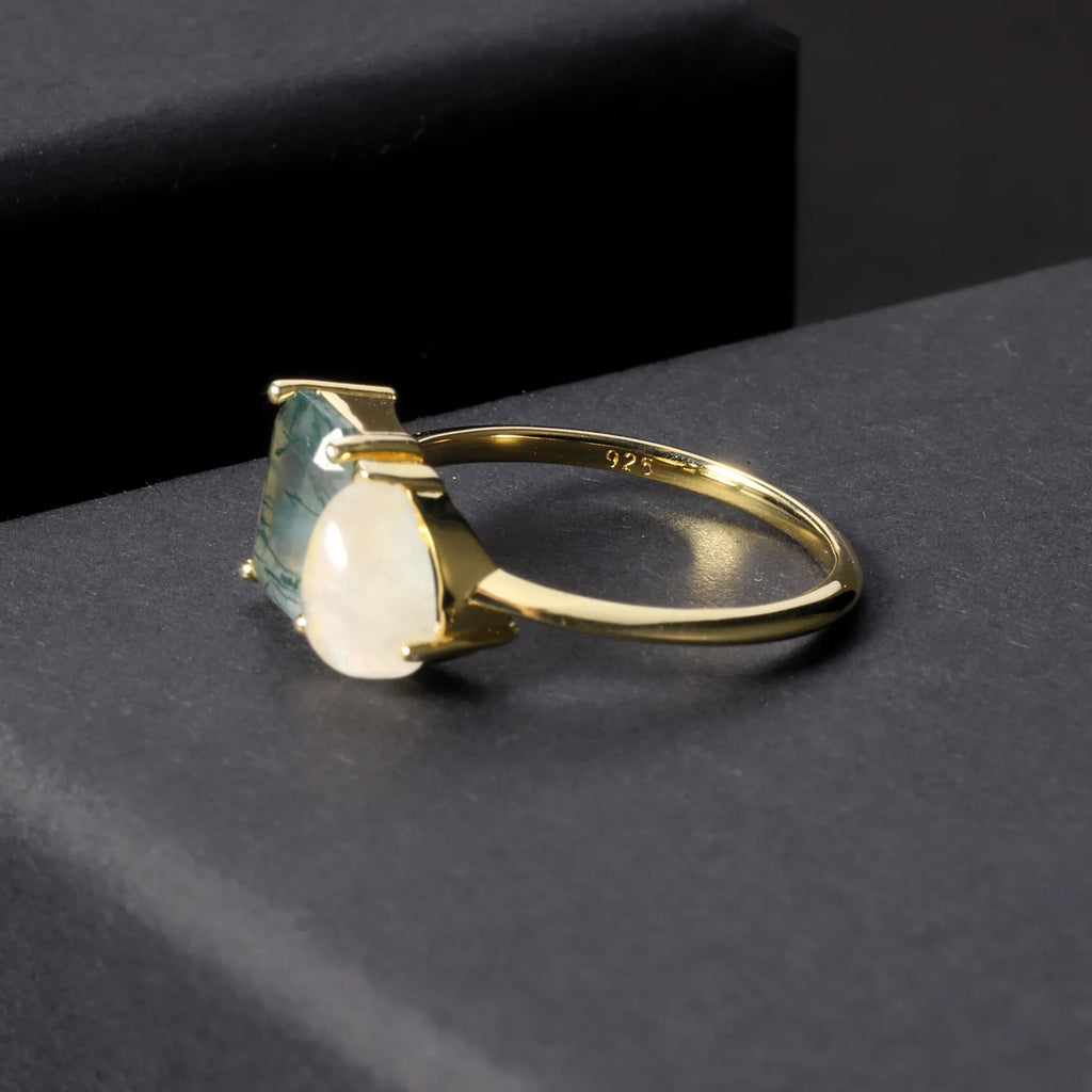 Ring „Du und ich“ mit einem natürlichen grünen Moosachat und einem Mondstein-Toi et Moi-Ring | Shop Nory