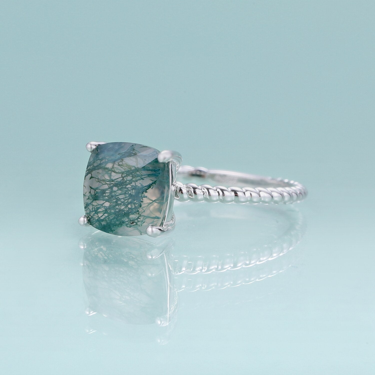 Ring aus natürlichem Moosachat in quadratischer Form in Silber | Shop Nory