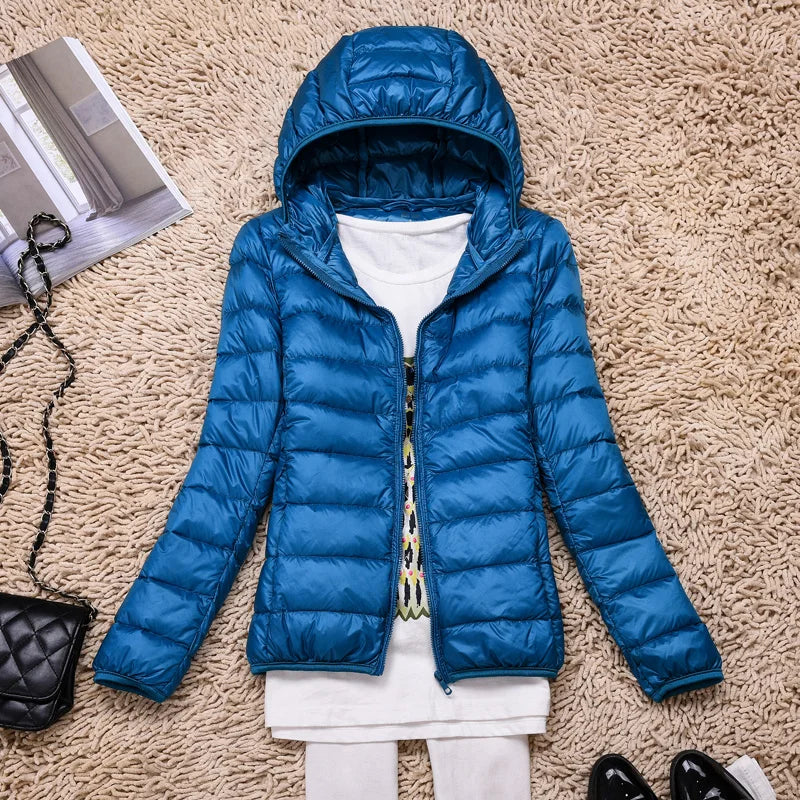 ShopNory | Ultraleichte Damen Daunenjacke mit Kapuze