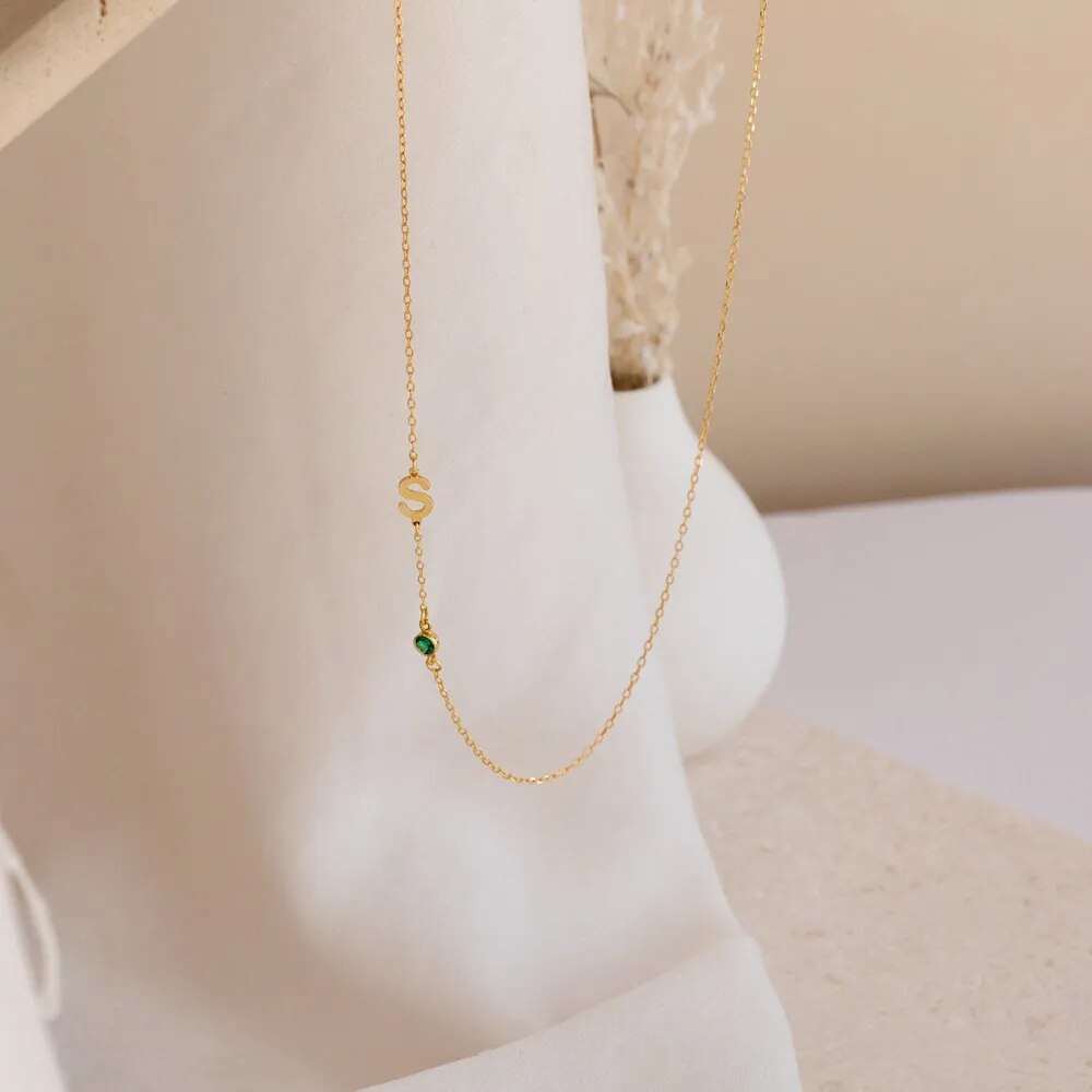 Smaragd Geburtsstein Initialen Halskette | Shop Nory