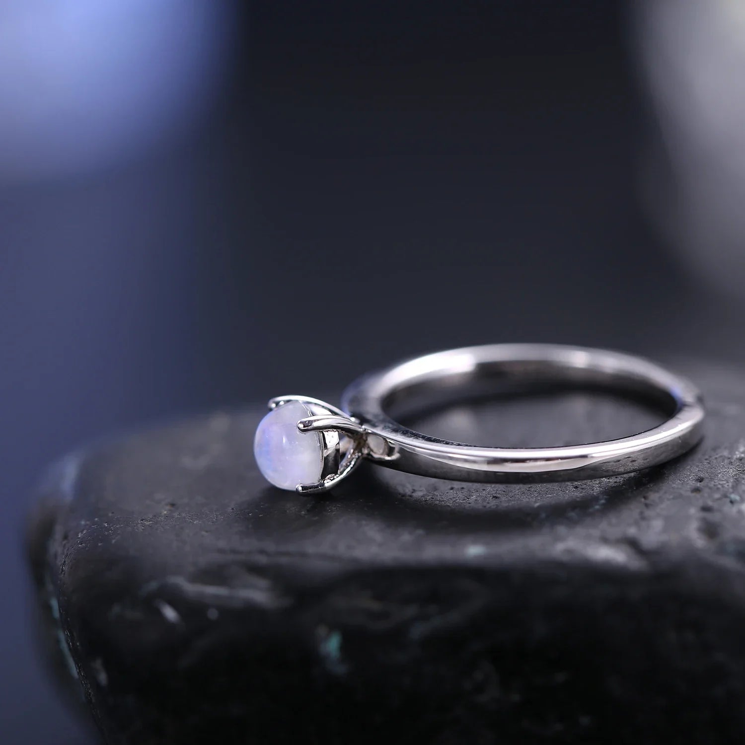 Ring aus natürlichem Mondstein, schlicht, minimalistisch und zierlich aus Sterlingsilber | Shop Nory