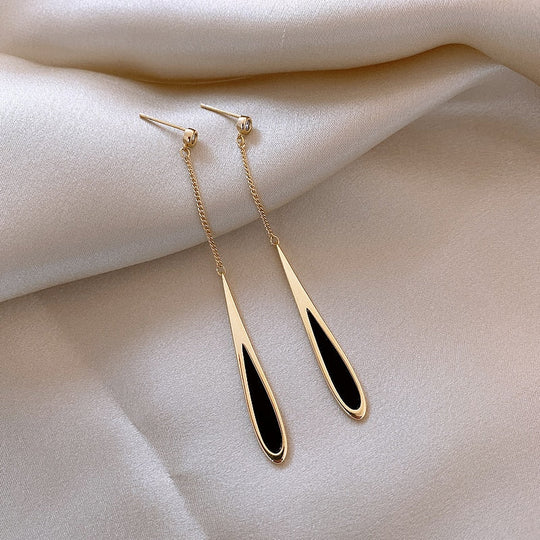 Lange Quaste | Lange Ohrringe mit schwarzer Quaste für Frauen | Shop Nory