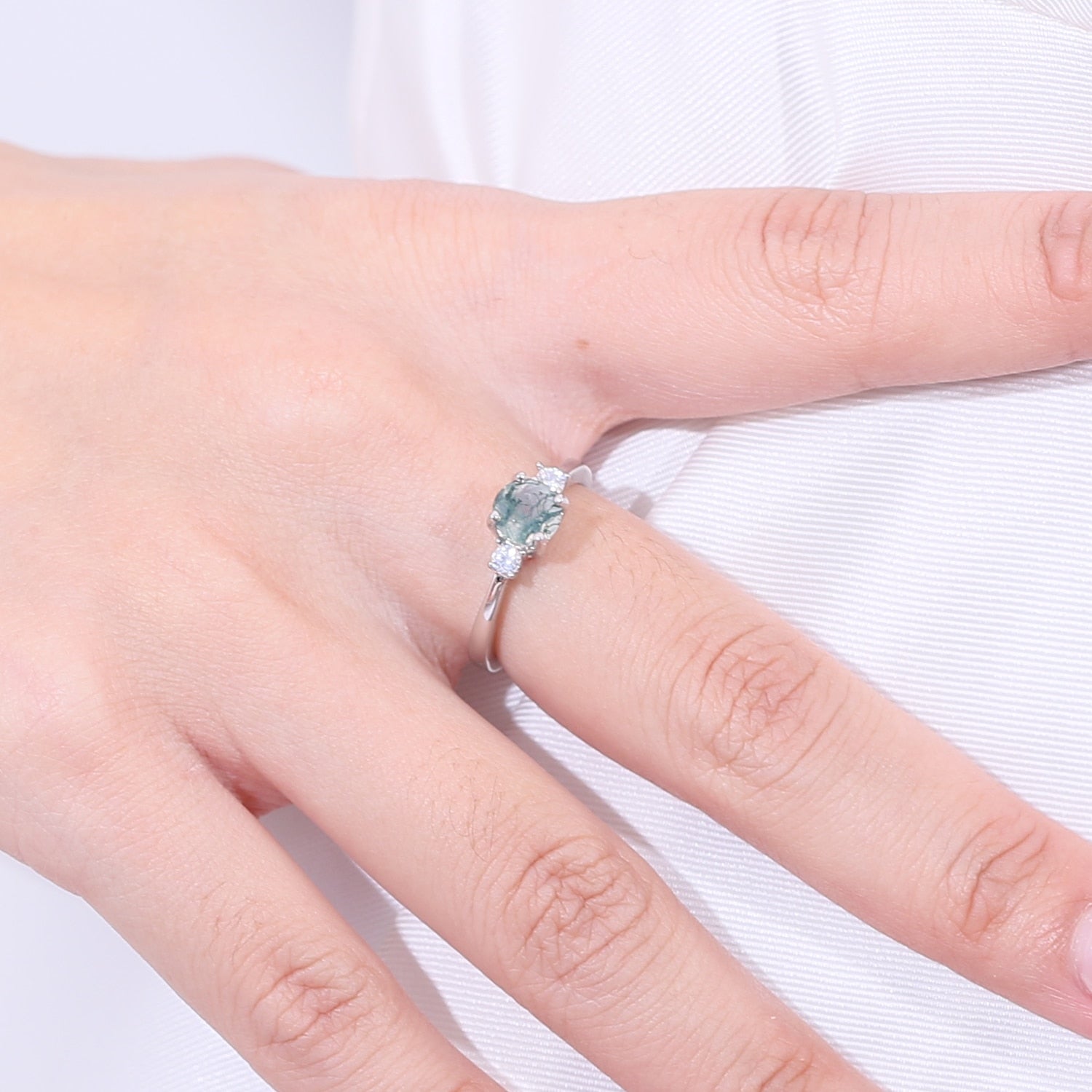 Grüner Moosachat-Ring, klassischer Verlobungsring mit drei Steinen in Silber | Shop Nory