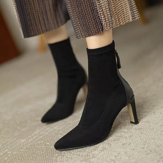 Stiletto-Stiefeletten mit Spitzem Zeh und Reißverschluss Hinten