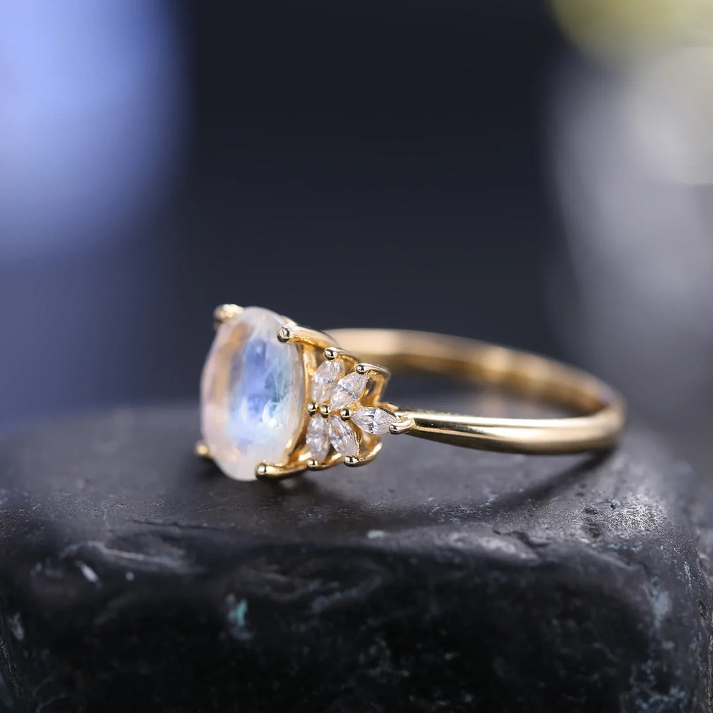 Mondstein-Ehering mit einem echten Mondstein und einem Diamanten | Shop Nory