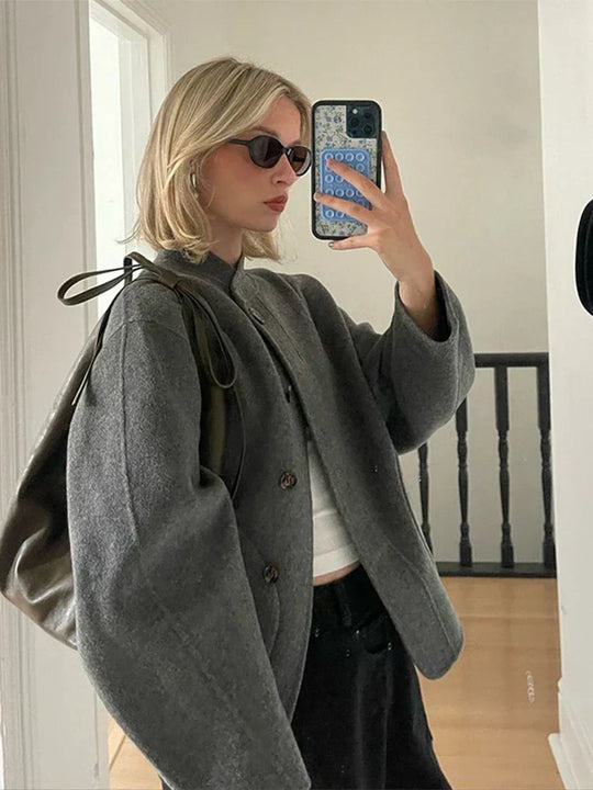 Kurze Wolljacke mit Knöpfen Warm und Stilvoll Zeitloses Design