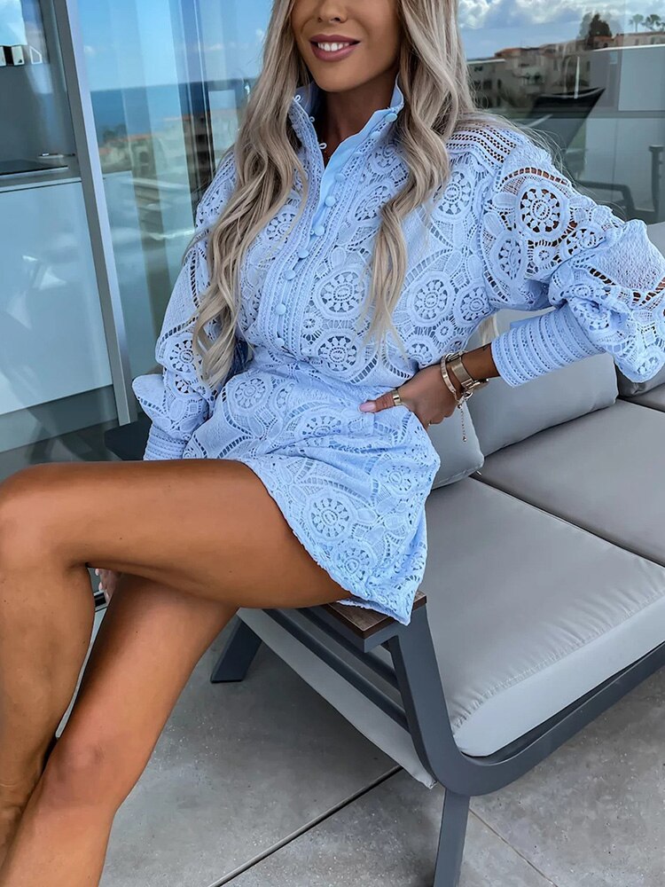 Lochspitzenbluse und Shorts-Set