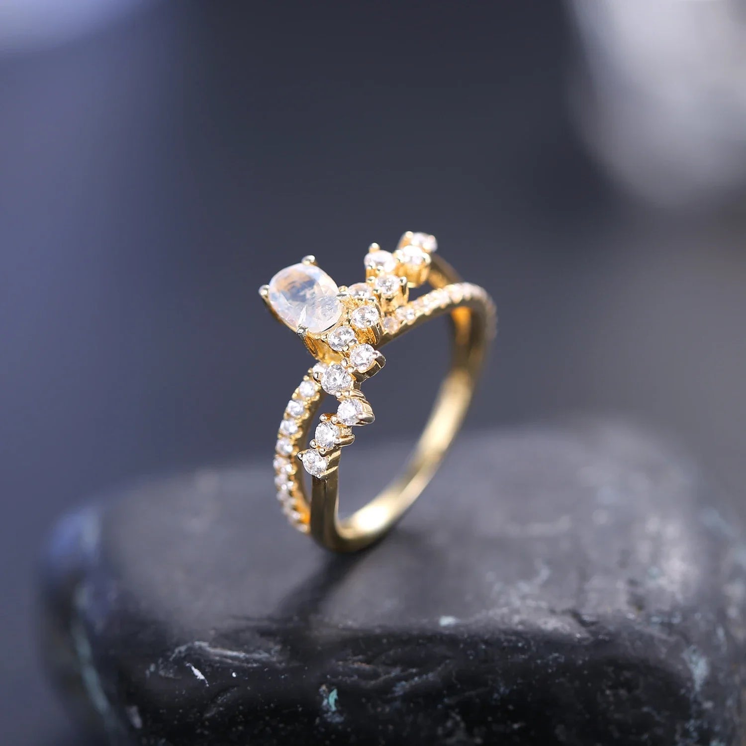 Art-Deco-Mondsteinring mit Diamant-CZ-Steinen | Shop Nory