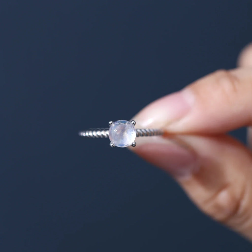 Echter Mondsteinring aus zierlichem und schlichtem Sterlingsilber | Shop Nory
