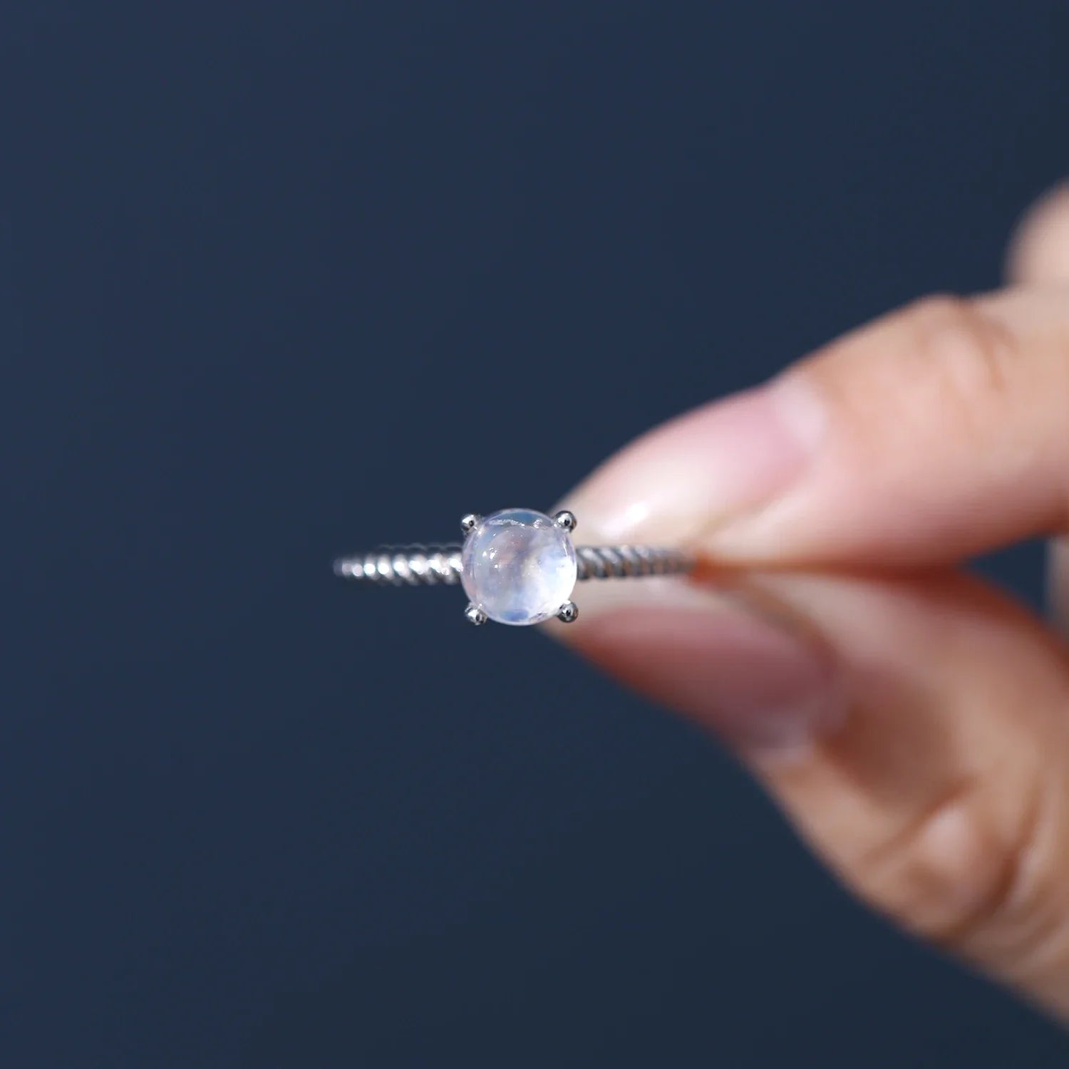 Echter Mondsteinring aus zierlichem und schlichtem Sterlingsilber | Shop Nory