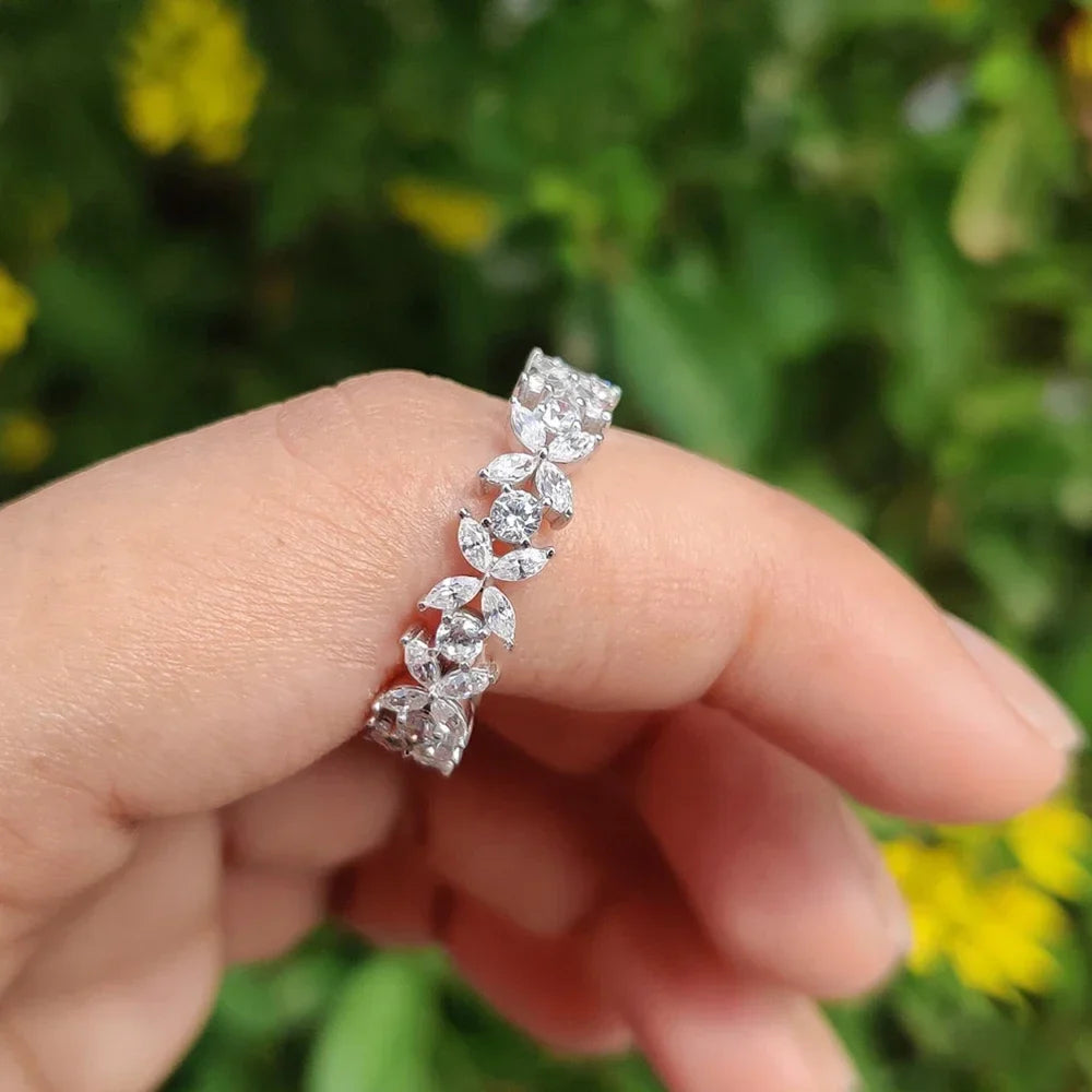 Strahlendes Moissanite Eternity Band aus S925 Silber | Shop Nory