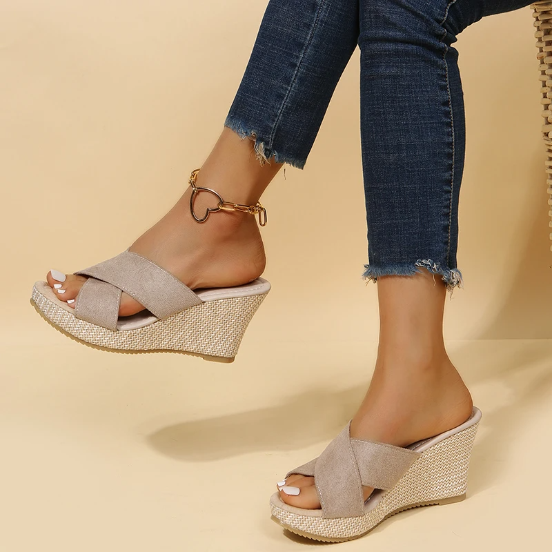 Damensandalen mit Keilabsatz