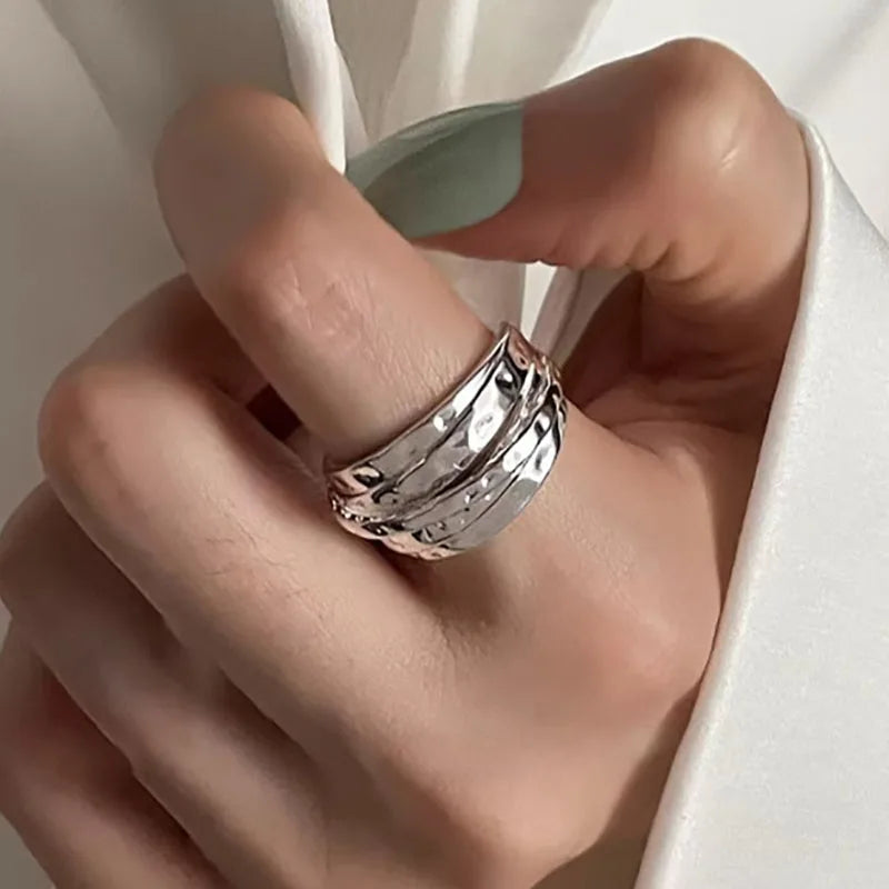 Gestapelter silberfarbener verstellbarer Ring | Shop Nory