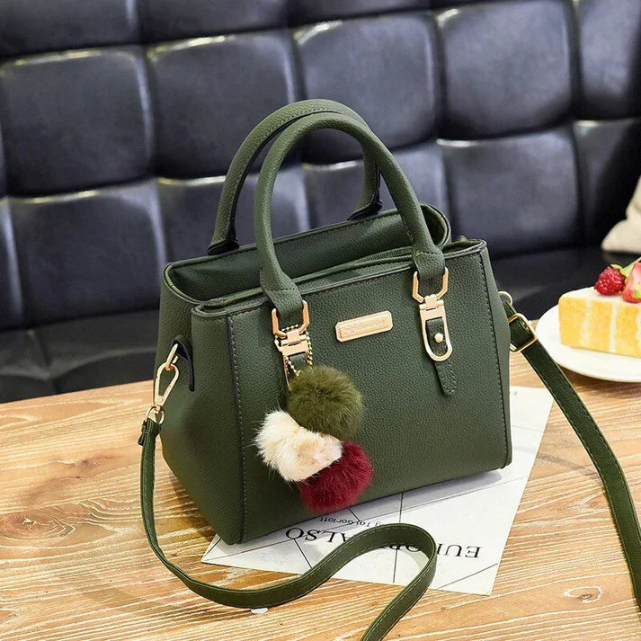 Handtasche mit Anhänger
