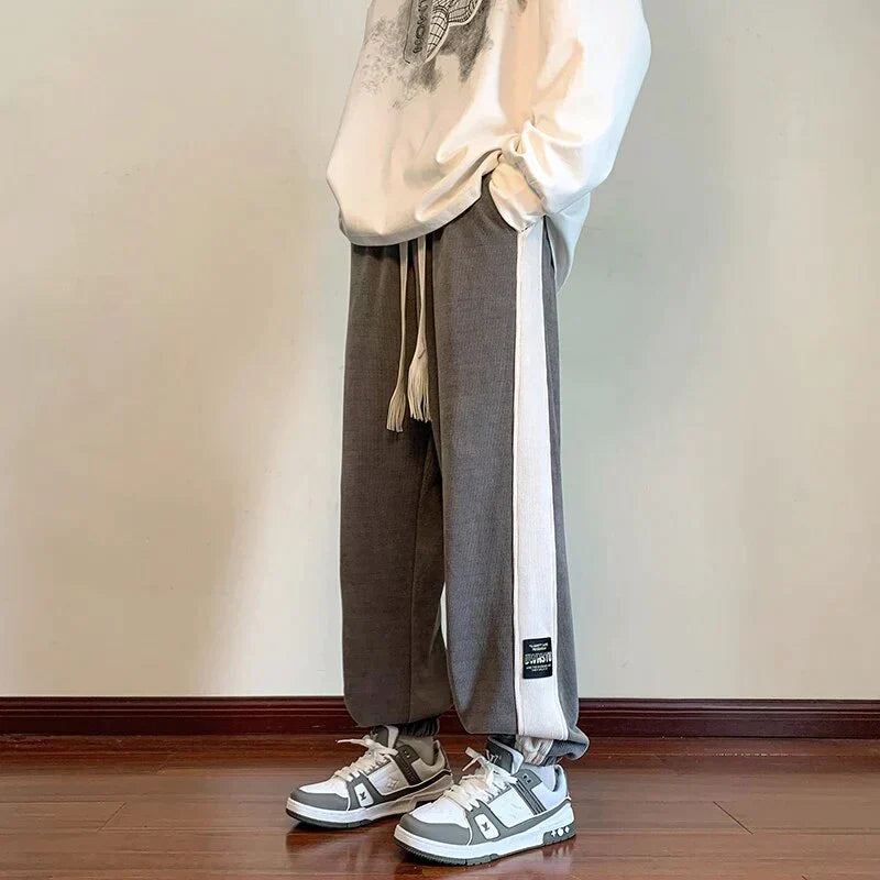 Streetwear-Herren-Jogginghose im Patch-Design