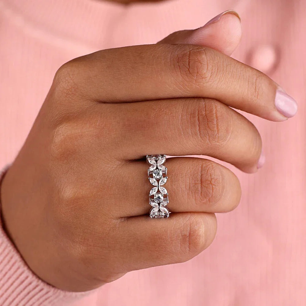 Strahlendes Moissanite Eternity Band aus S925 Silber | Shop Nory