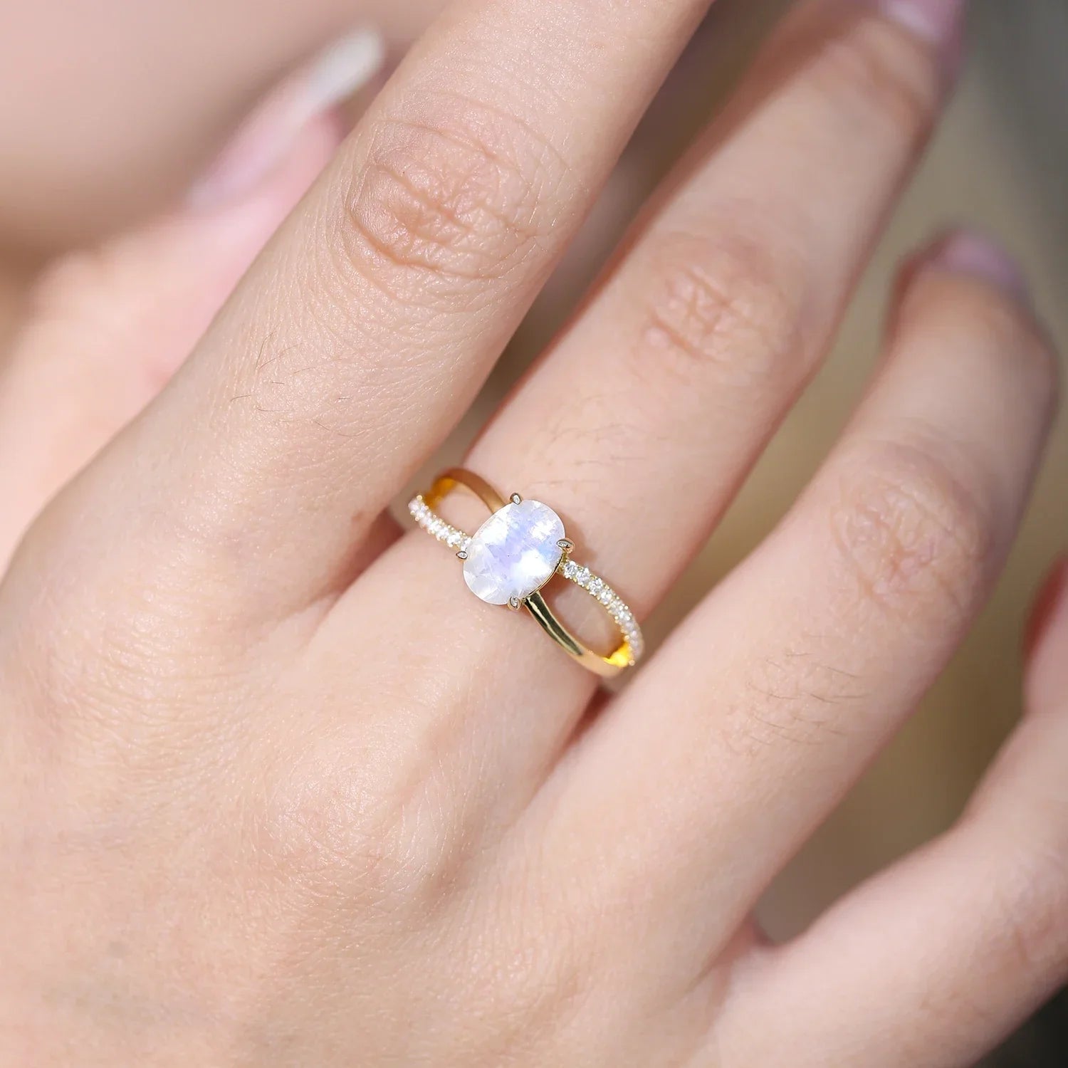 Viktorianischer Mondsteinring mit doppelten Schichten und CZ Goldring für Damen | Shop Nory