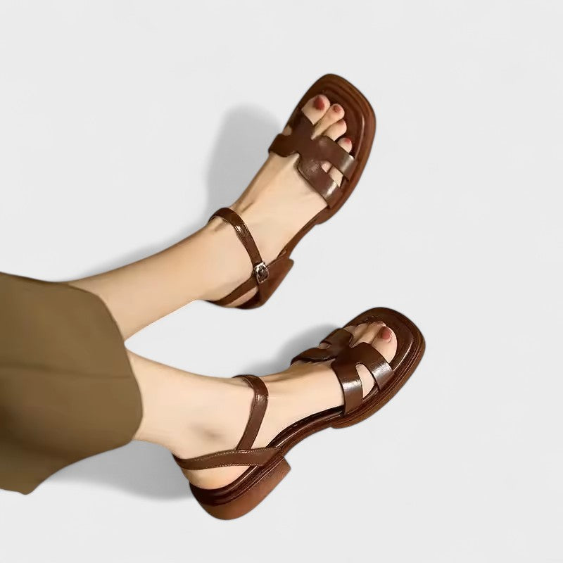 Klassische Sandalen