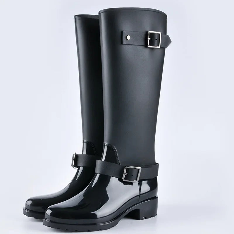 Damen wasserdichte knielange Gummistiefel mit Schnallen & Blockabsätzen