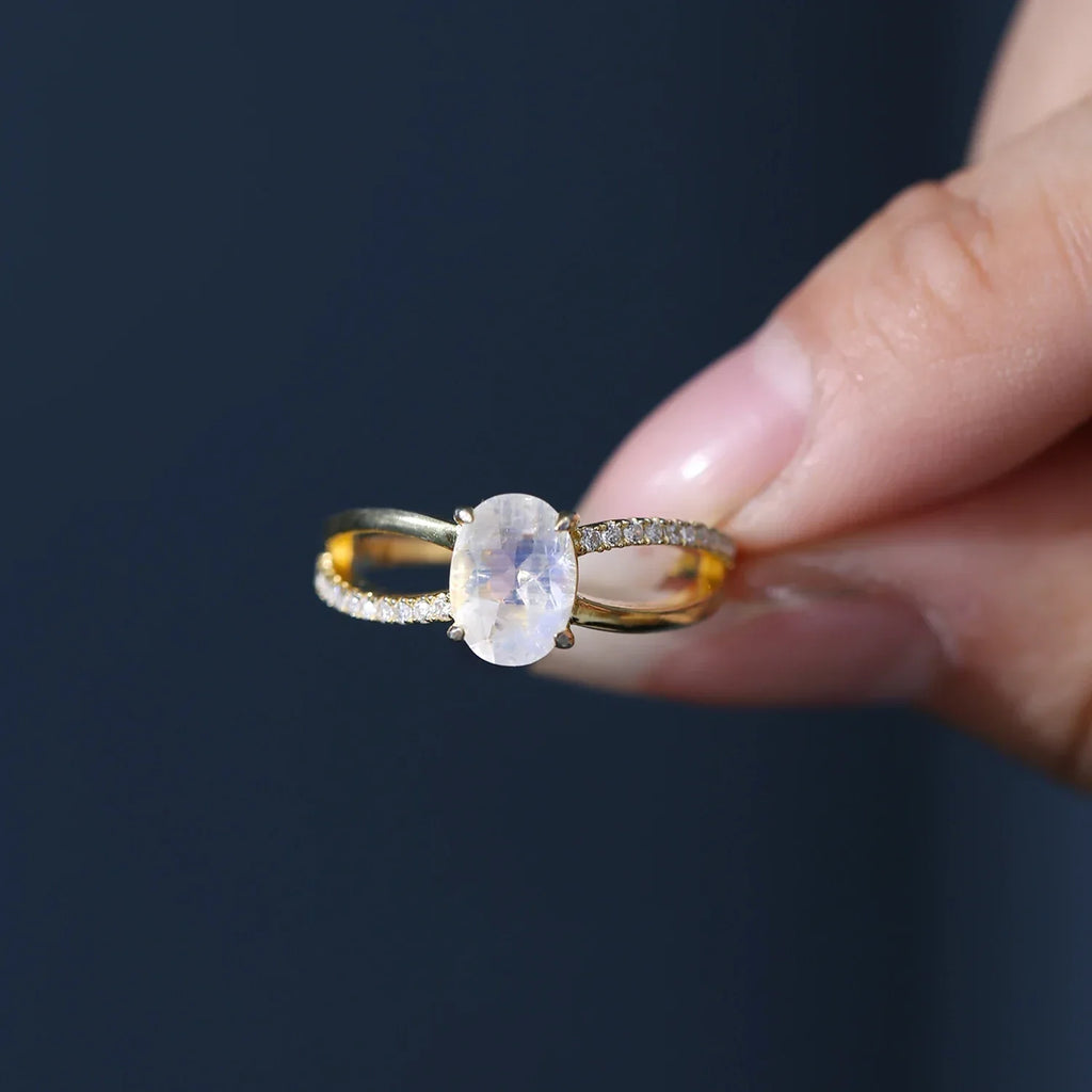 Viktorianischer Mondsteinring mit doppelten Schichten und CZ Goldring für Damen | Shop Nory
