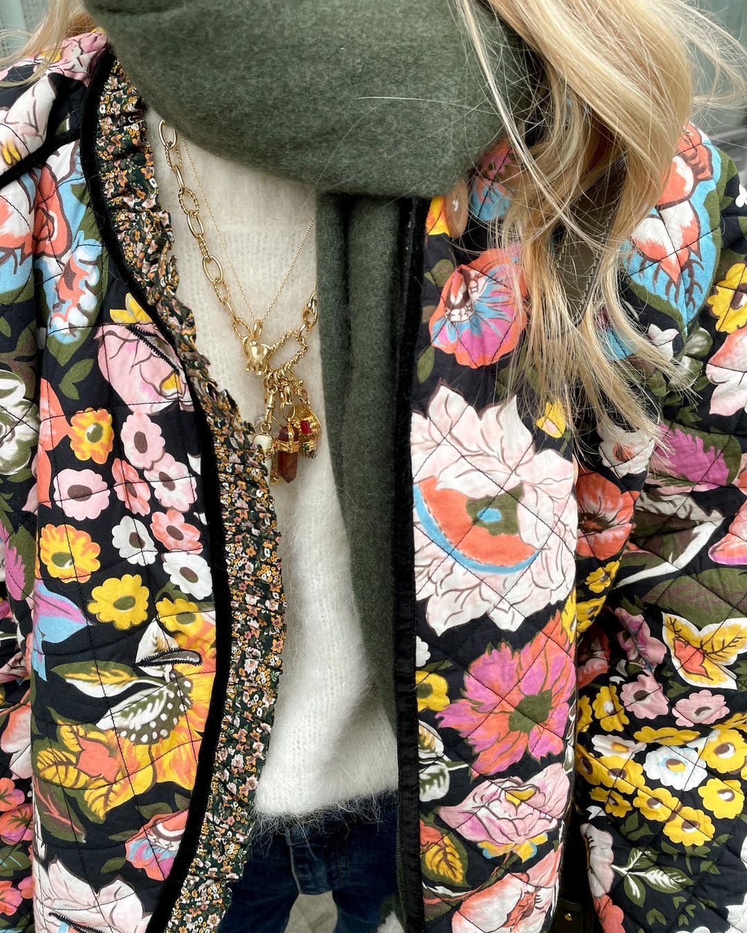 Blumengemusterte WendShopnorylouson Wärme und Stil in Einem Boho-design