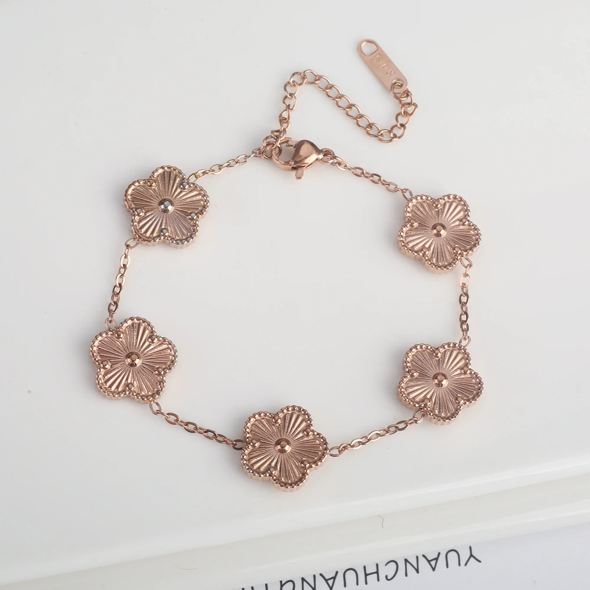 Klassisches Edelstahl Fünf-Blumen-Armband für Damen Shop Nory