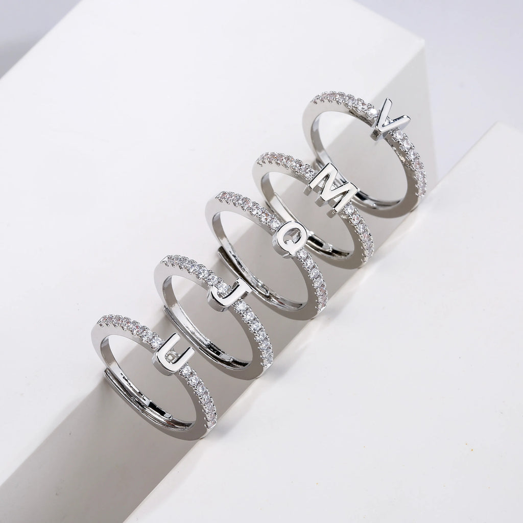 Klassischer Zirkon Initialbuchstabenring | Shop Nory