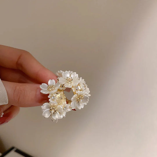 Runde Blütenakzent elegante Ohrringe
