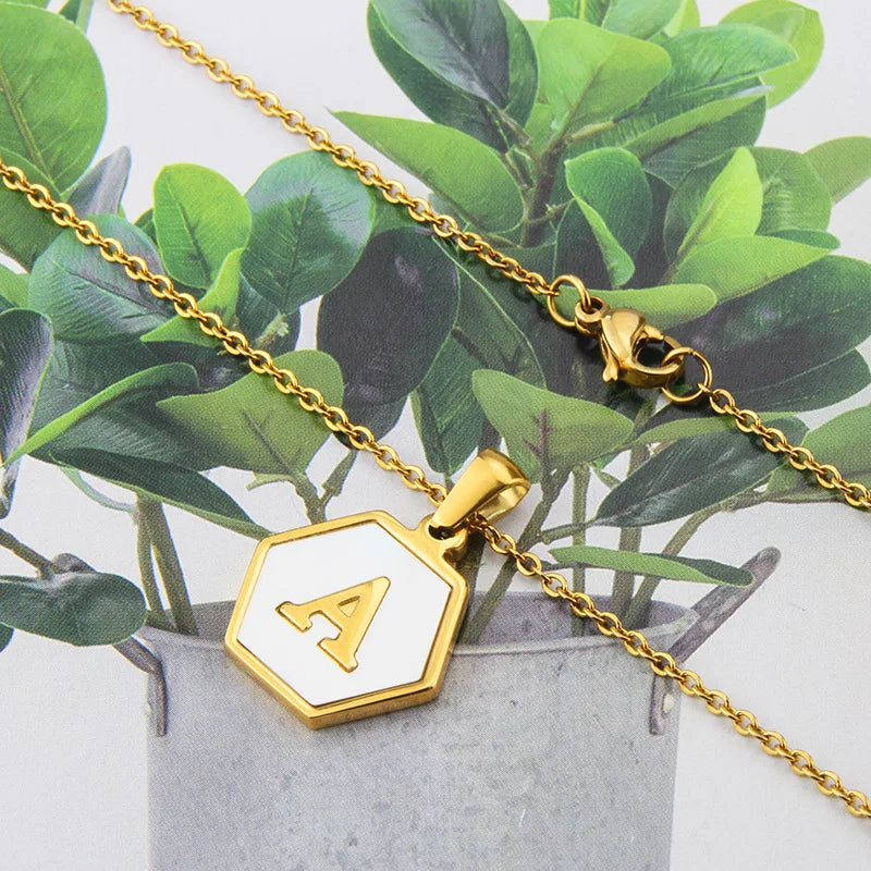 Gold Hexagon Initial Letter Anhängerkette | Shop Nory