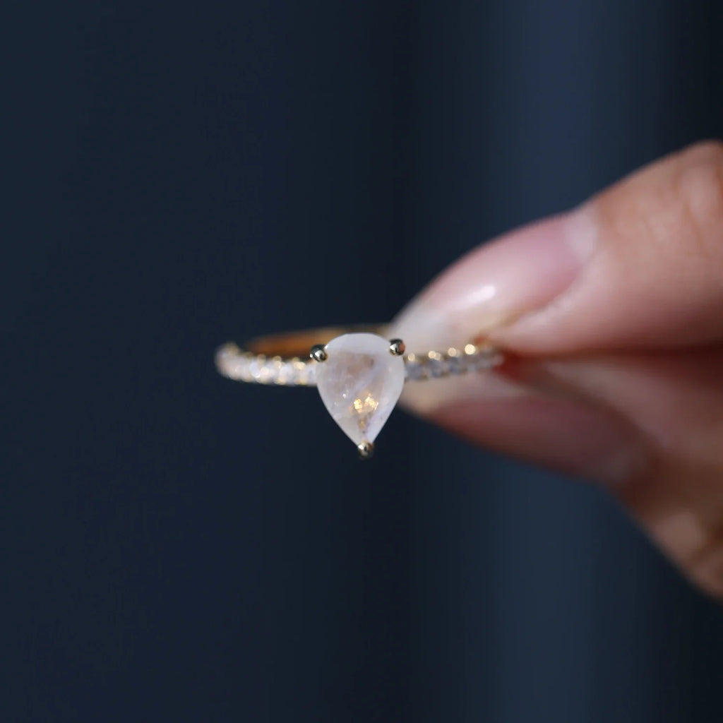 Tropfenförmiger Mondstein-Ring aus Sterlingsilber mit Mondstein-Versprechensring | Shop Nory