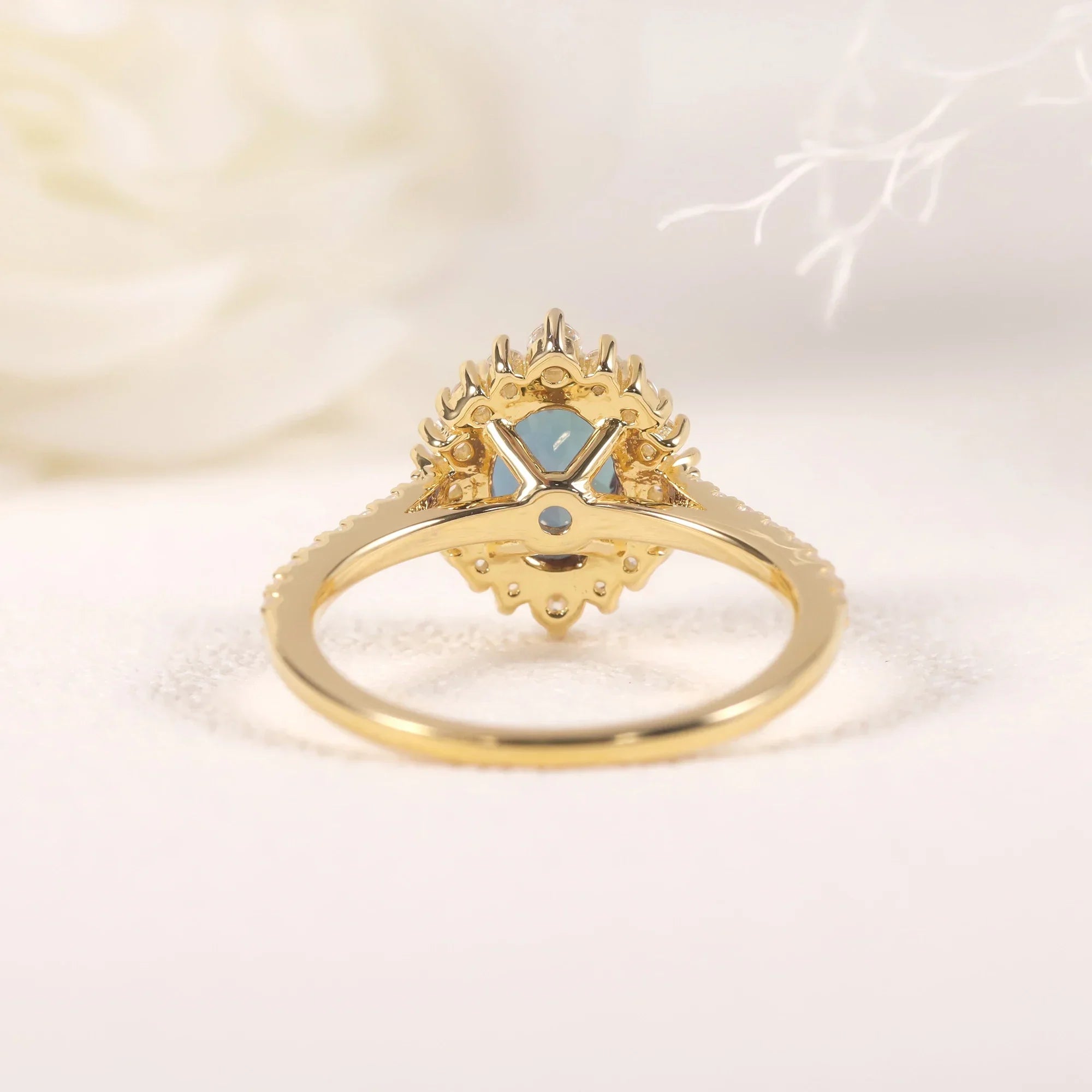 Alexandrit-Ring mit Geburtsstein Juni, mit Diamant-CZ und ovalem Alexandrit | Shop Nory