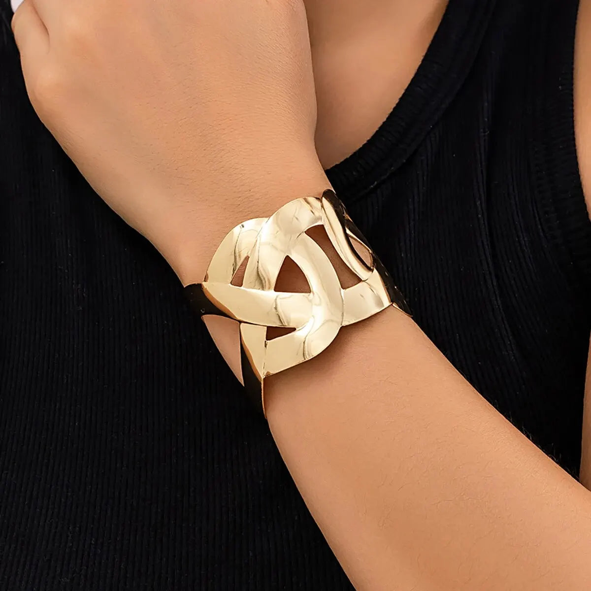 Elegante Geometrische Breite Armspirale für Frauen | Shop Nory
