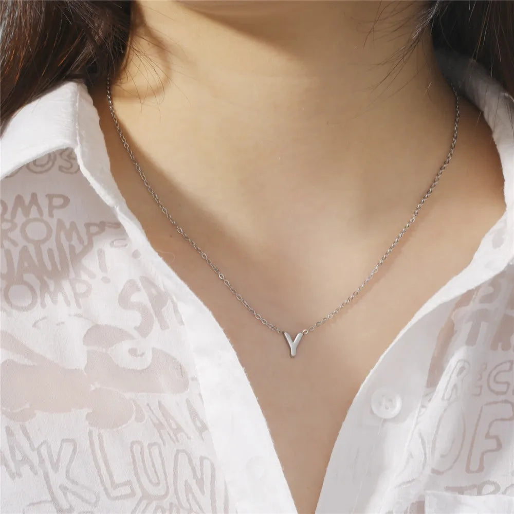 Minimalistische Initialen Halskette – A–Z Alphabet Edelstahl Choker für Frauen Shop Nory