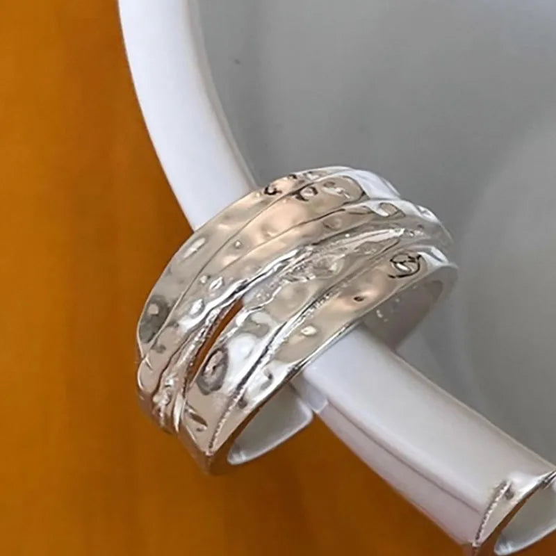 Gestapelter silberfarbener verstellbarer Ring | Shop Nory