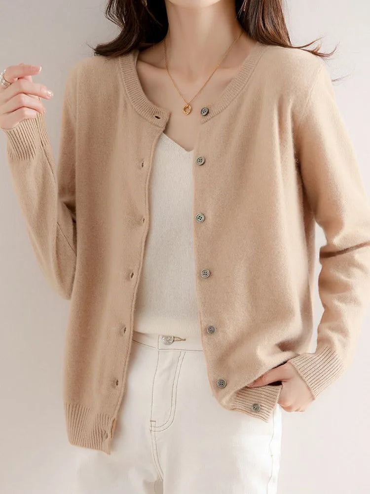 Klassische Strickjacke