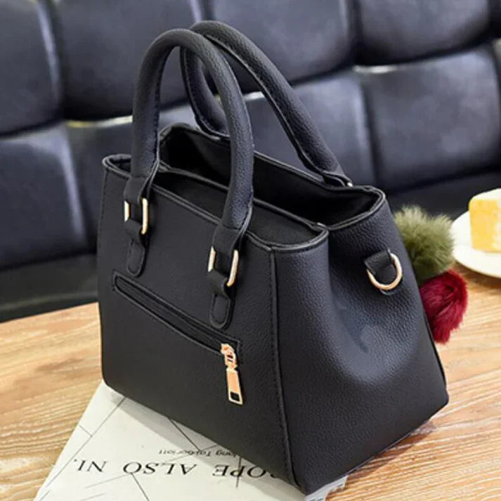 Handtasche mit Anhänger