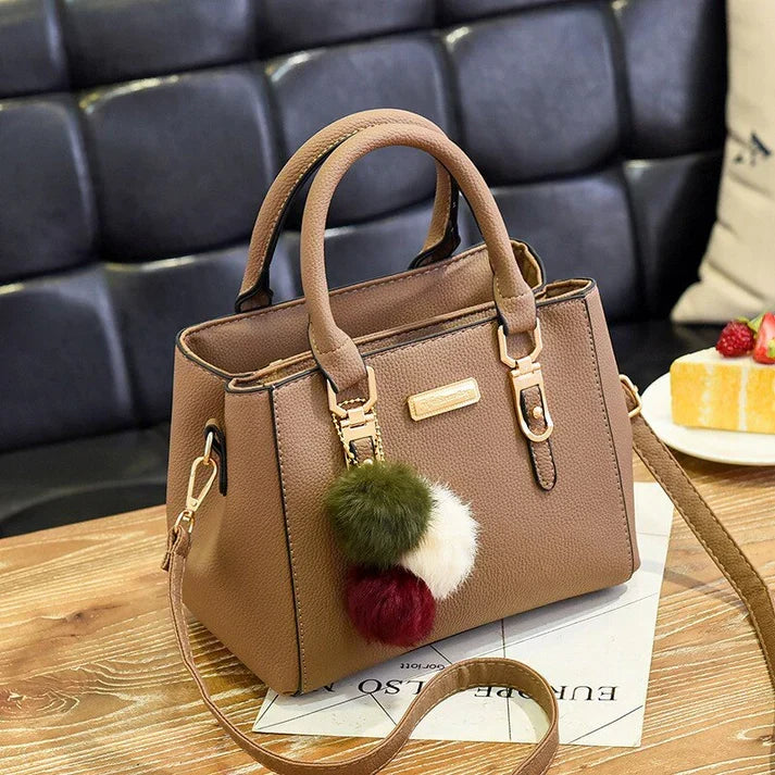 Handtasche mit Anhänger