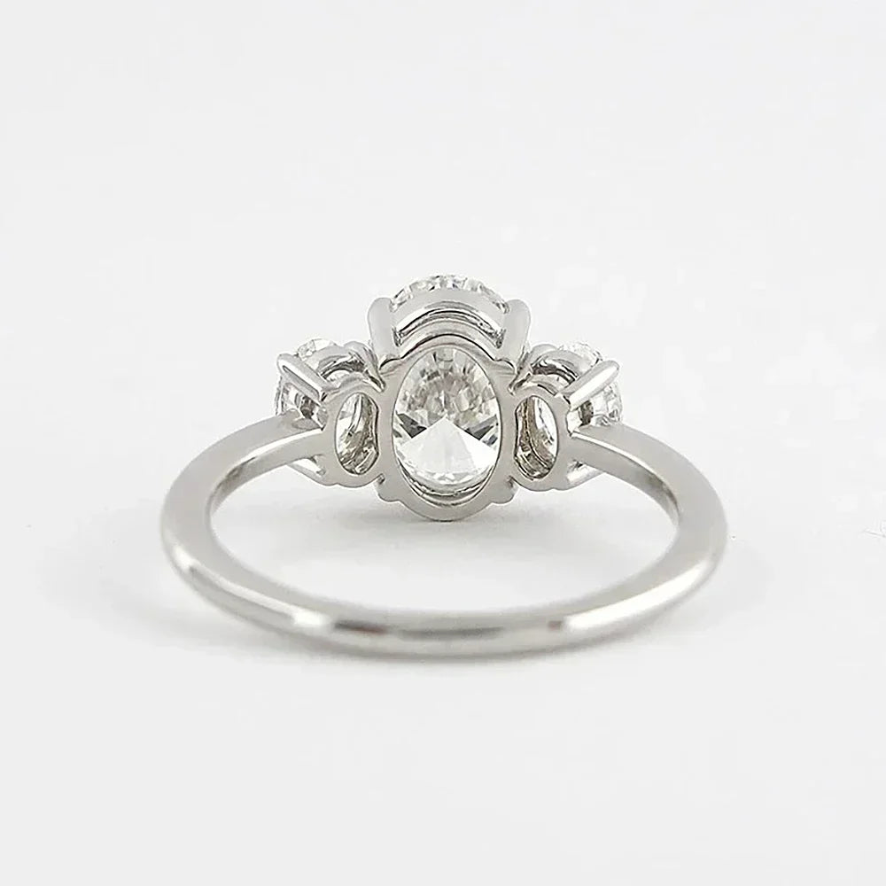 Luminous Eleganz: 6ct Moissanit Diamantring in 18k Gold | Shop Nory