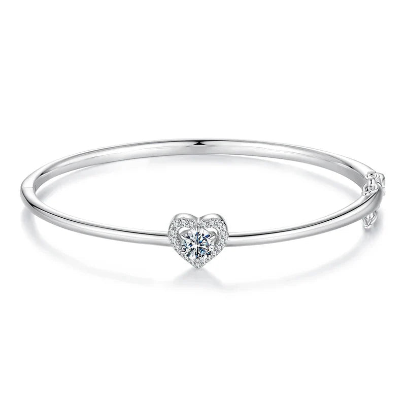 Strahlendes Moissanit-Herzarmband - Erschwinglicher Luxus für Frauen | Shop Nory