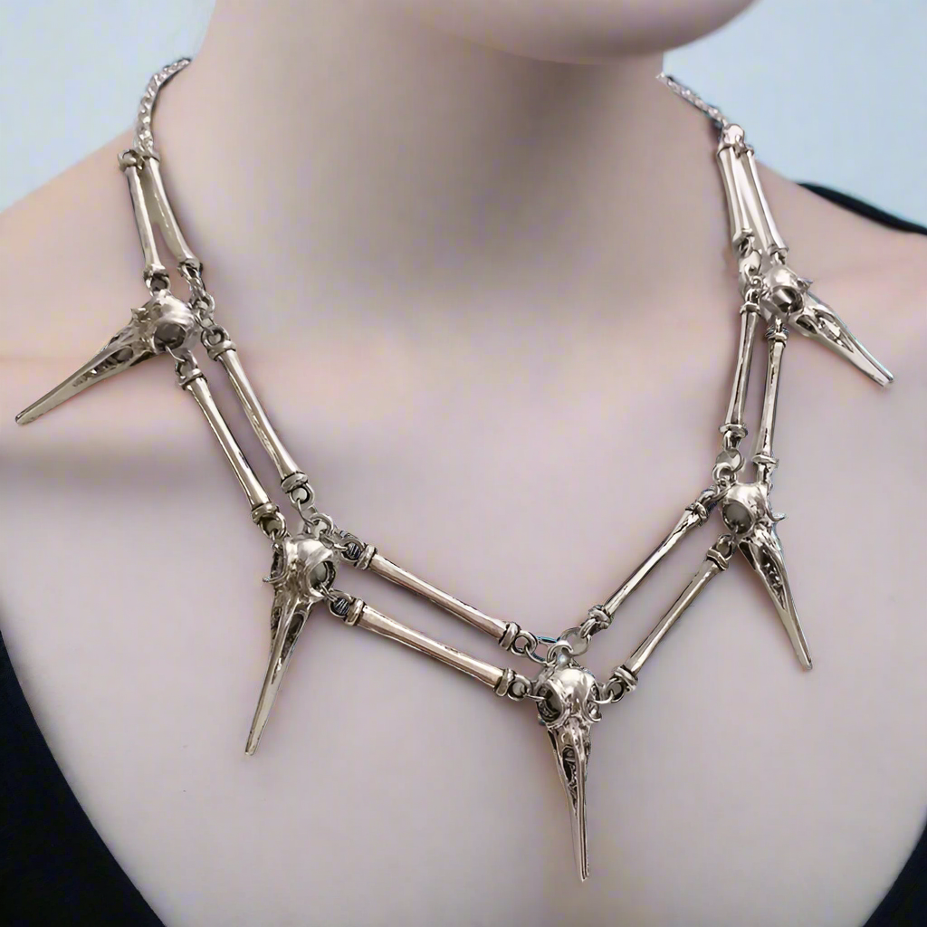 Große Silberne Gothic Raven Multi-Reihen-Halskette | Shop Nory