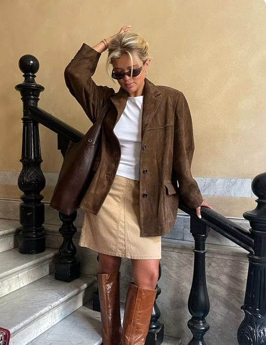 Braune Wildlederjacke Zeitlos und Elegant Perfekt für Übergangszeiten