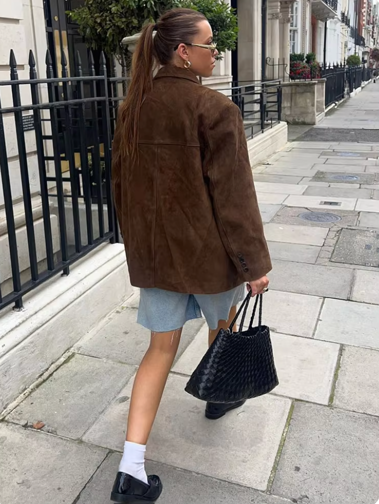 Braune Wildlederjacke Zeitlos und Elegant Perfekt für Übergangszeiten