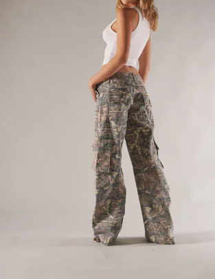Niedrig taillierte Cargo-Hose Braun Camo