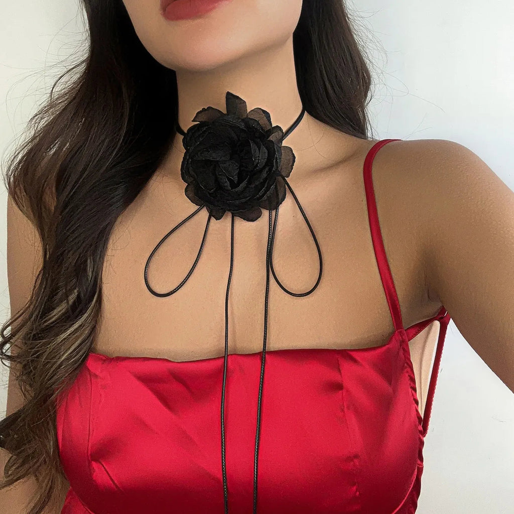 Romantische große Rosen Schlüsselbein Choker Halskette | Shop Nory