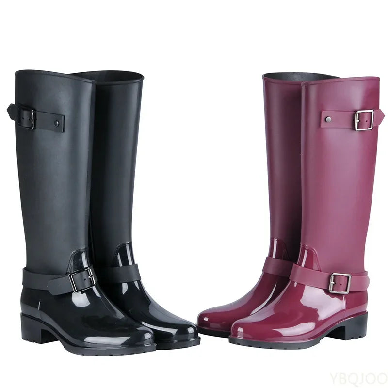 Damen wasserdichte knielange Gummistiefel mit Schnallen & Blockabsätzen