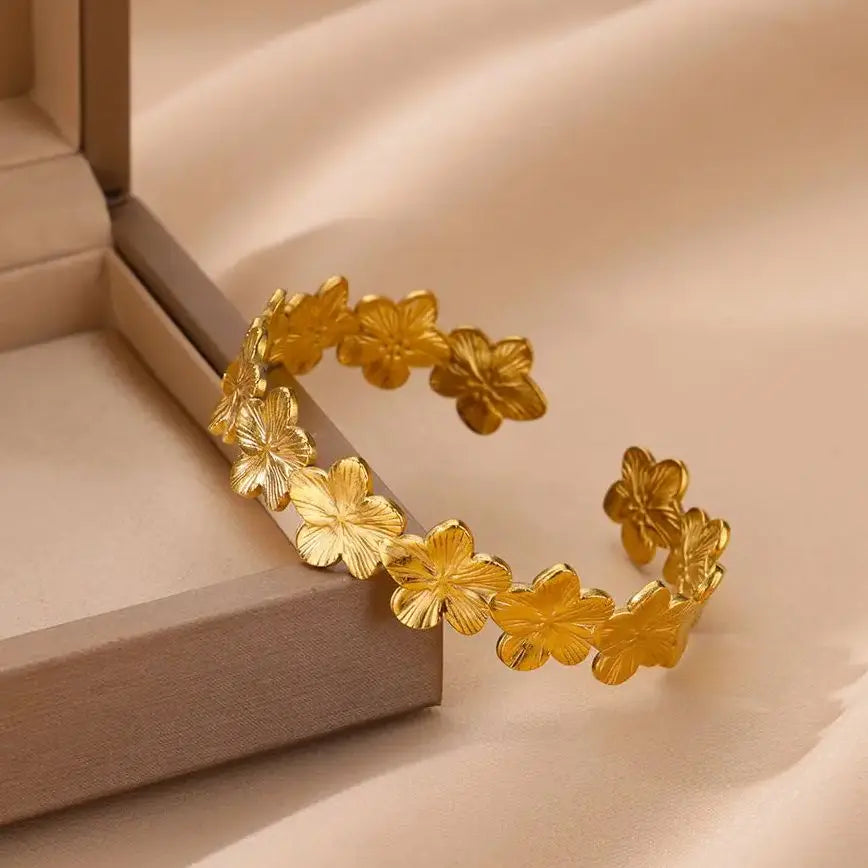 Vintage Floral Armreif – Goldfarbiger Edelstahl-Bangle für Frauen Shop Nory
