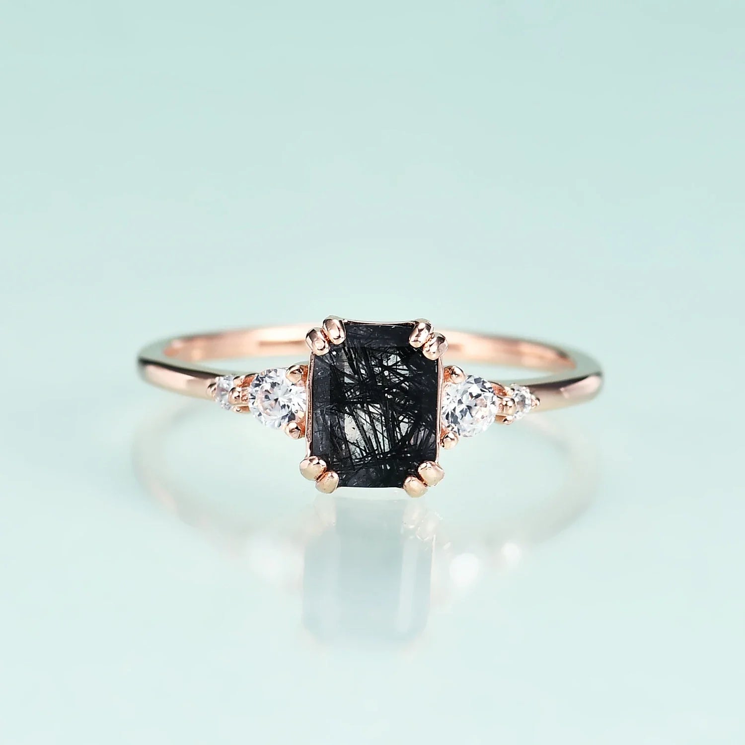 Schwarzer Rutilquarz-Ehering, rechteckiger, einzigartiger Verlobungsring aus 14 Karat Roségold | Shop Nory