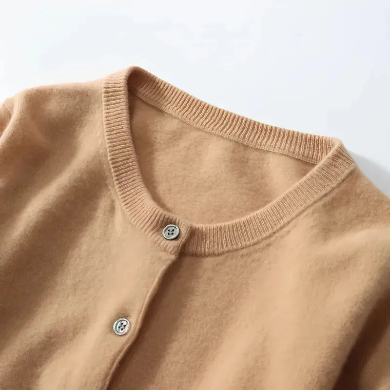 Klassische Strickjacke