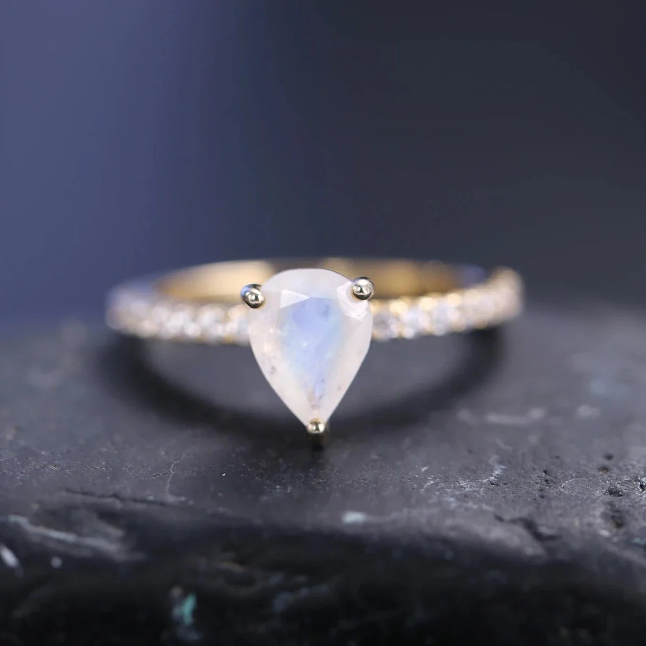 Tropfenförmiger Mondstein-Ring aus Sterlingsilber mit Mondstein-Versprechensring | Shop Nory